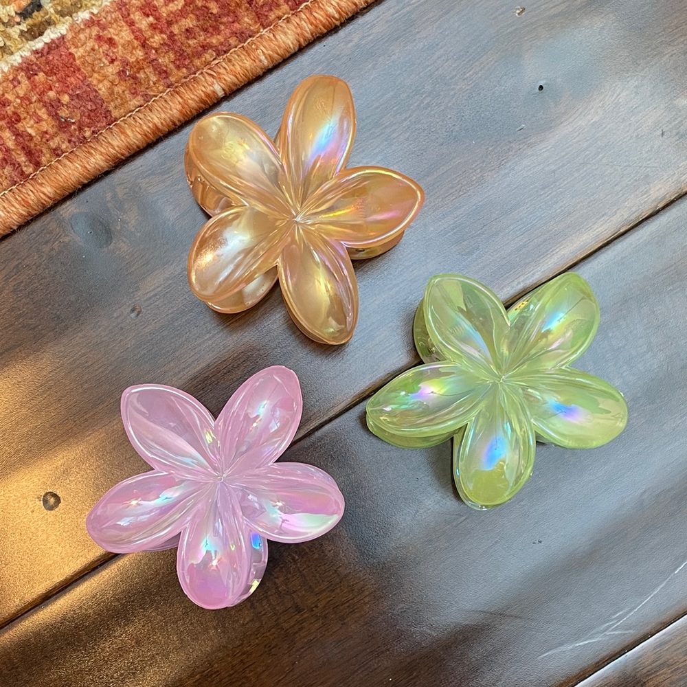 🌺 Lot of 3 Irridescent Hawaiian Flower Hair Clips